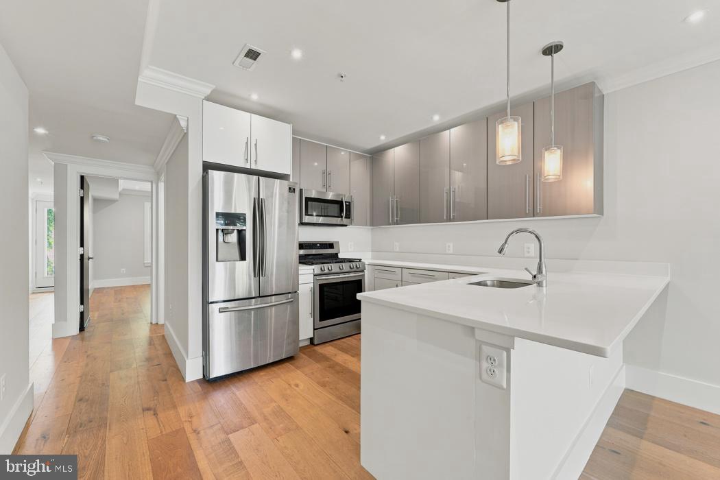 530 Irving St Nw #2 Property Photo 1