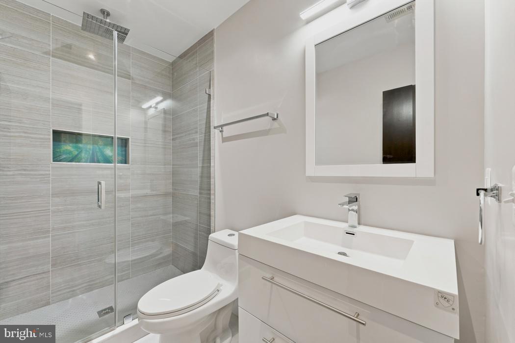 530 Irving St Nw #2 Property Photo 13
