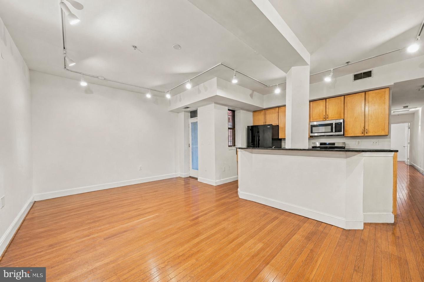 1419 Clifton St Nw #104 Property Photo 6