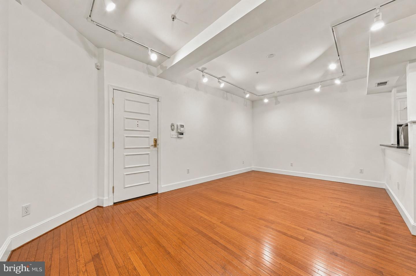 1419 Clifton St Nw #104 Property Photo 7