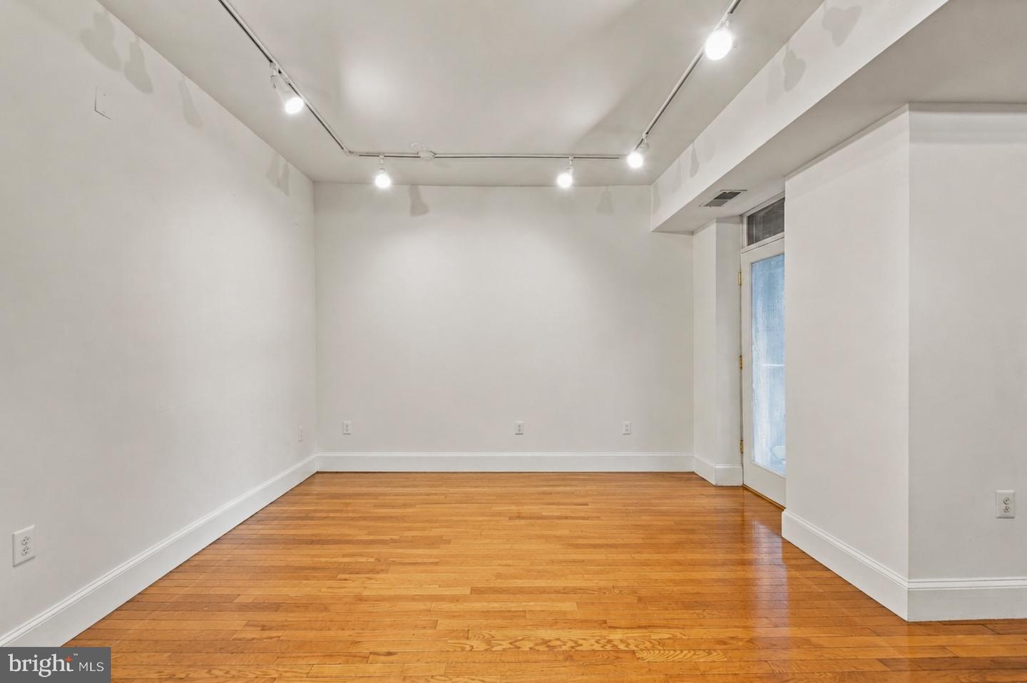 1419 Clifton St Nw #104 Property Photo 10