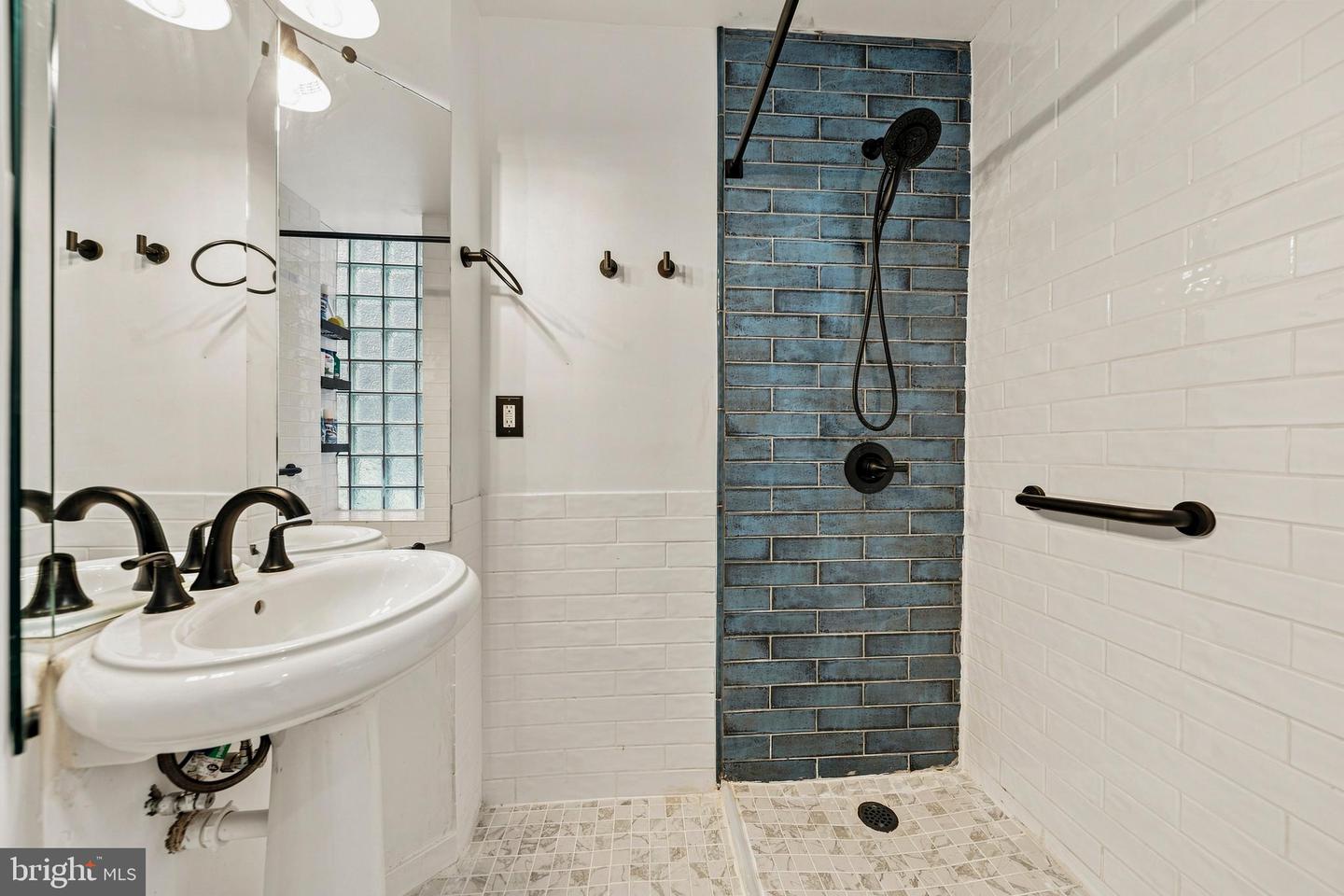 1419 Clifton St Nw #104 Property Photo 24
