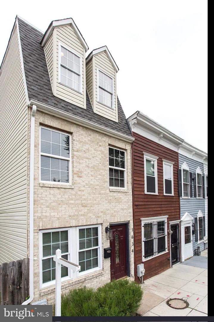 1634 KRAMER ST NE Property Photo 1