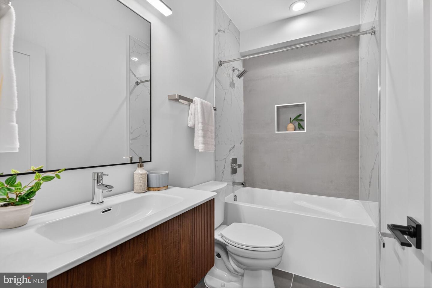 2440 Ontario Rd Nw Property Photo 14