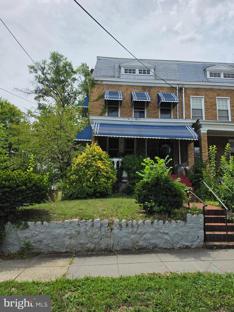 410 NICHOLSON ST NW Property Photo 1