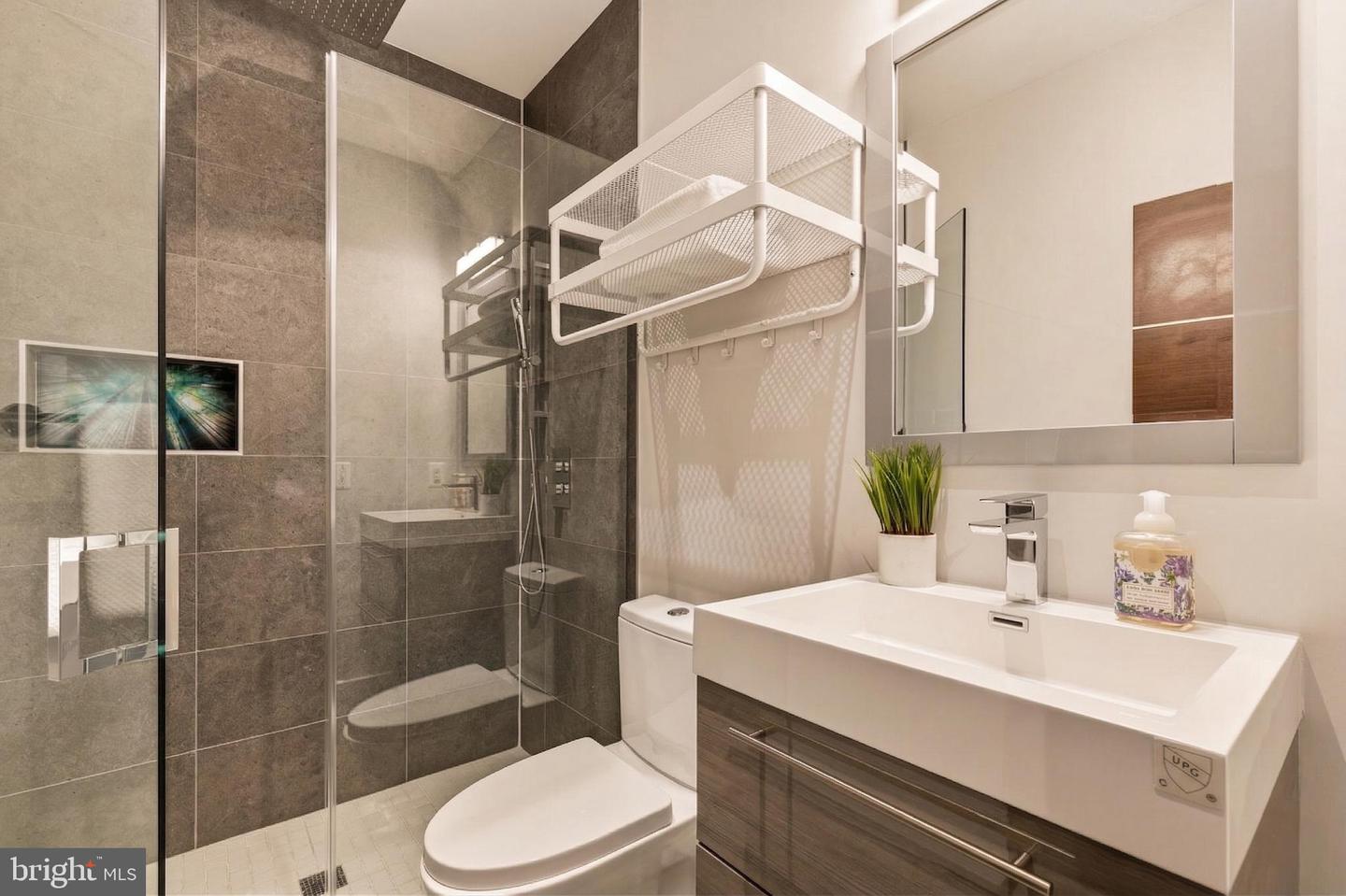 1711 D St Se #2 Property Photo 16