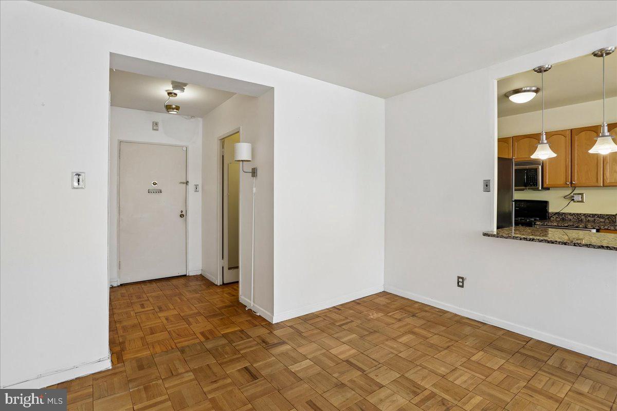 2475 Virginia Nw #220 Property Photo 5
