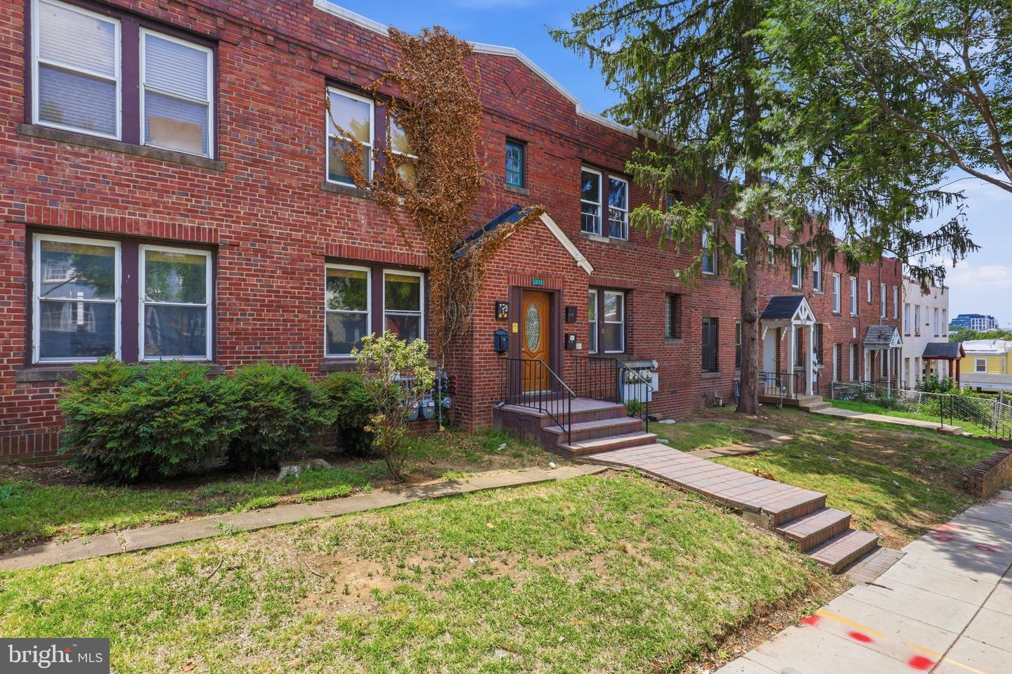 1231 PENN ST NE #1 Property Photo 1