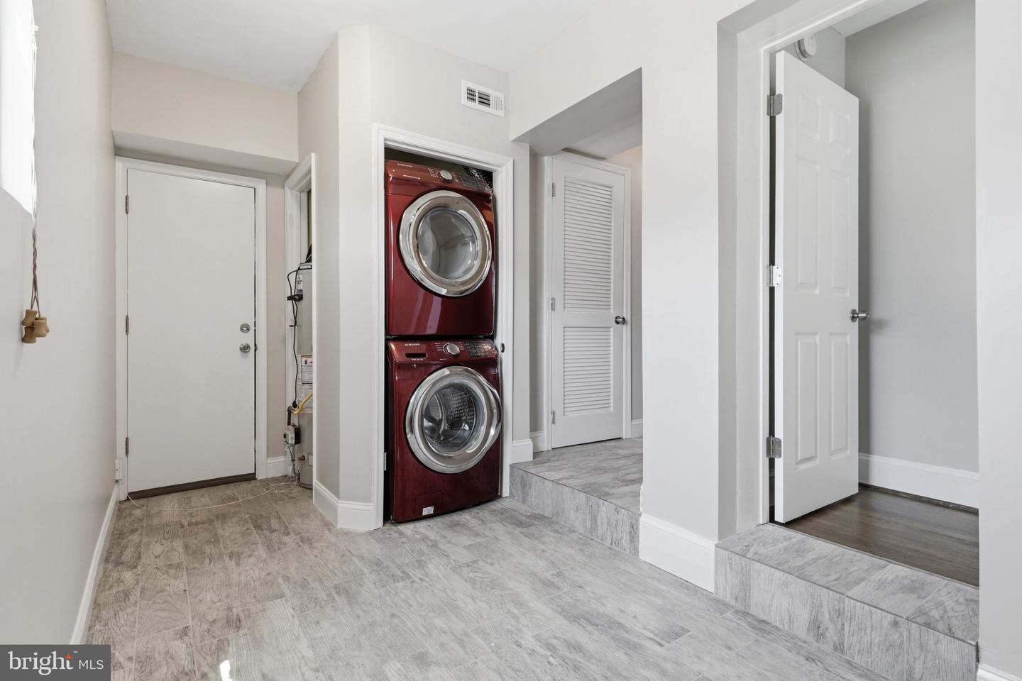 1231 Penn St Ne #1 Property Photo 12