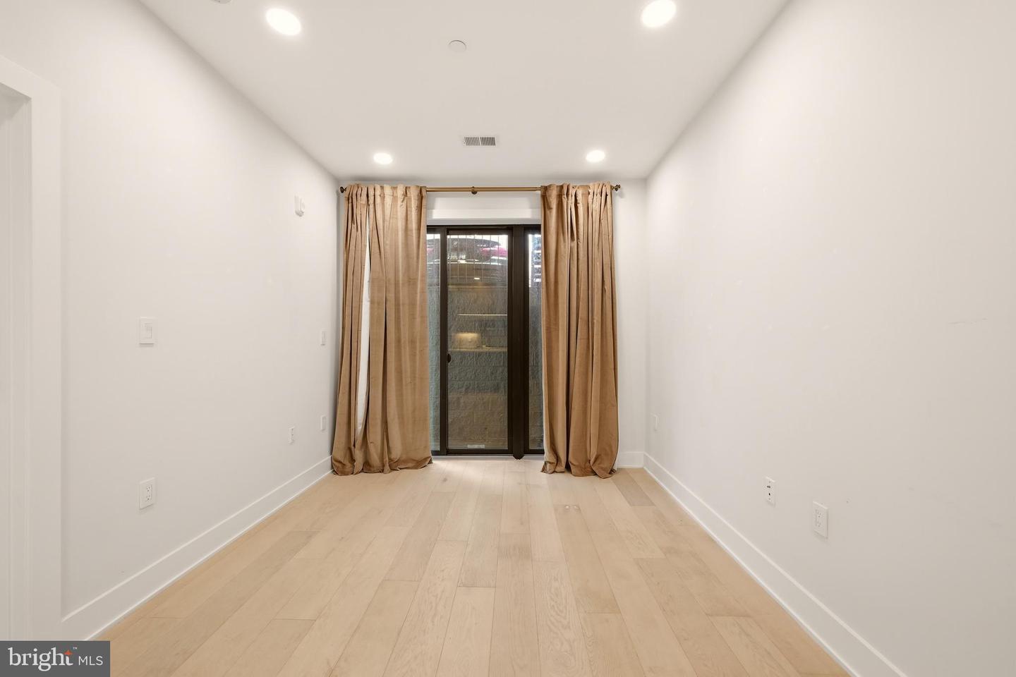 1471 Harvard St Nw #2 Property Photo 18