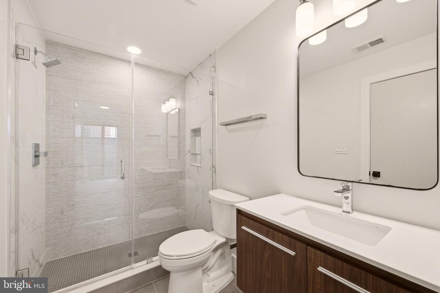 1471 Harvard St Nw #2 Property Photo 24