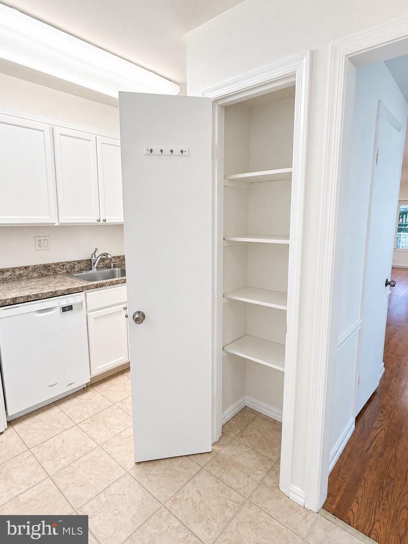 4436 Macarthur Blvd Nw #4b Property Photo 19