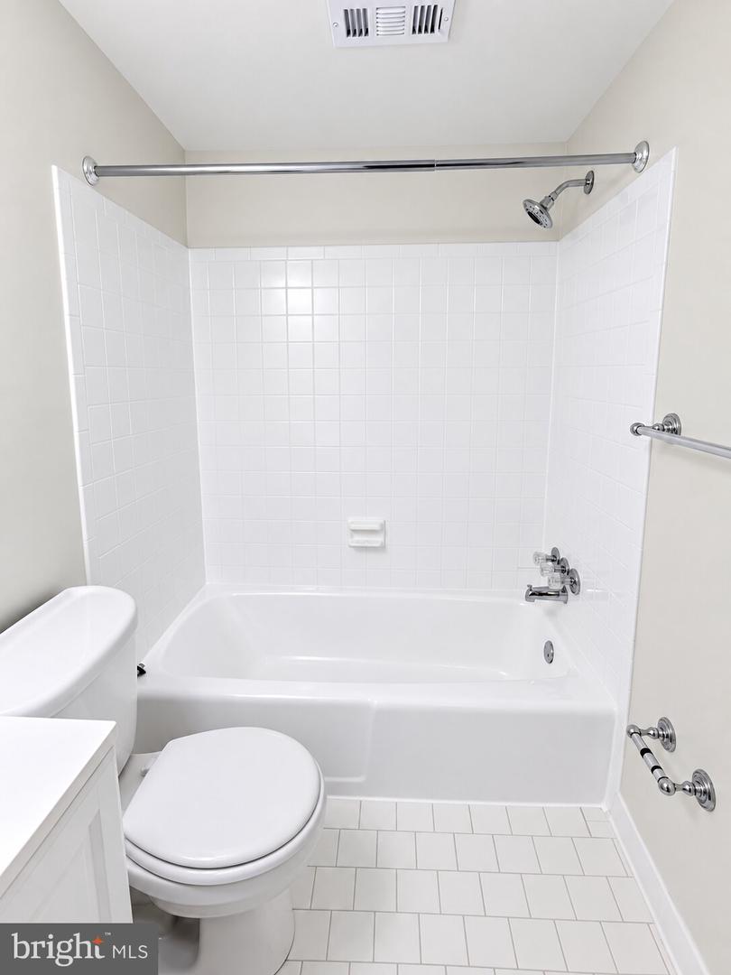 4436 Macarthur Blvd Nw #4b Property Photo 26