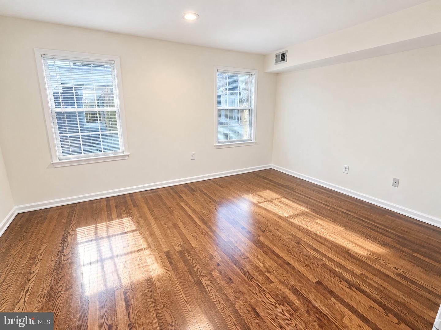 4436 Macarthur Blvd Nw #4b Property Photo 28