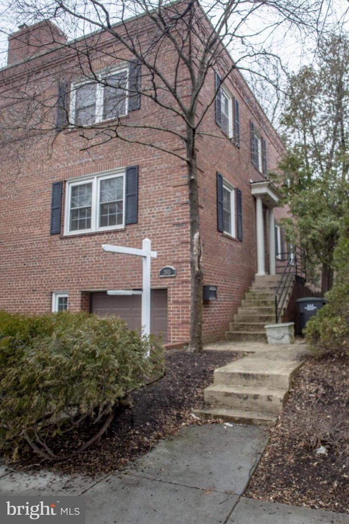 2815 Cortland Pl Nw Property Photo 1