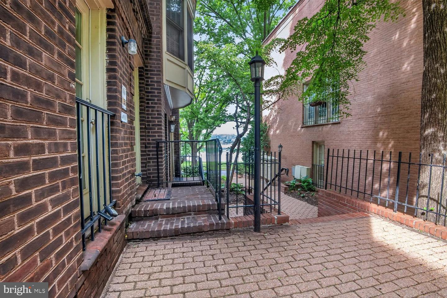 4605 Macarthur Blvd Nw #a Property Photo 2