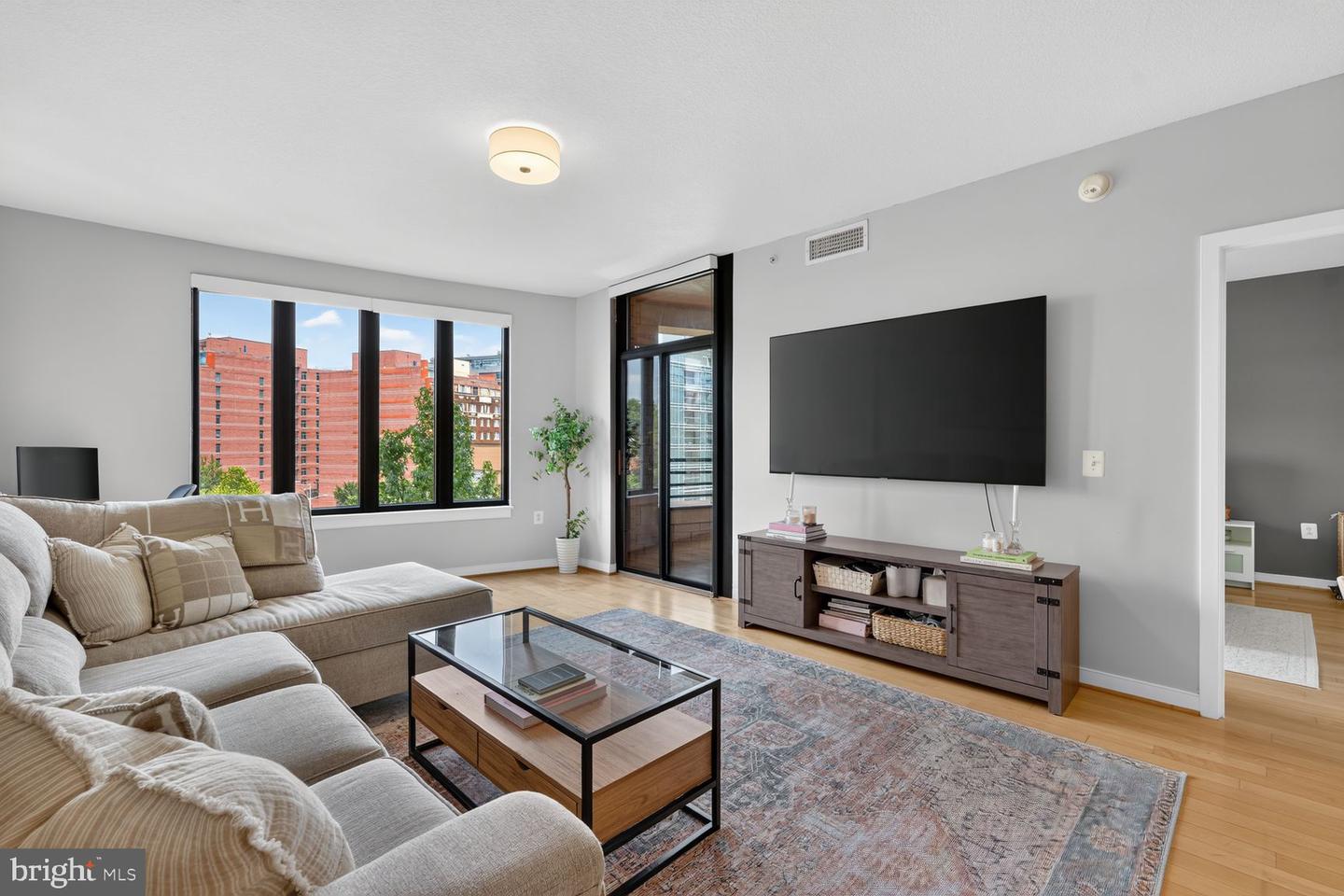 1010 Massachusetts Ave Nw #602 Property Photo 2