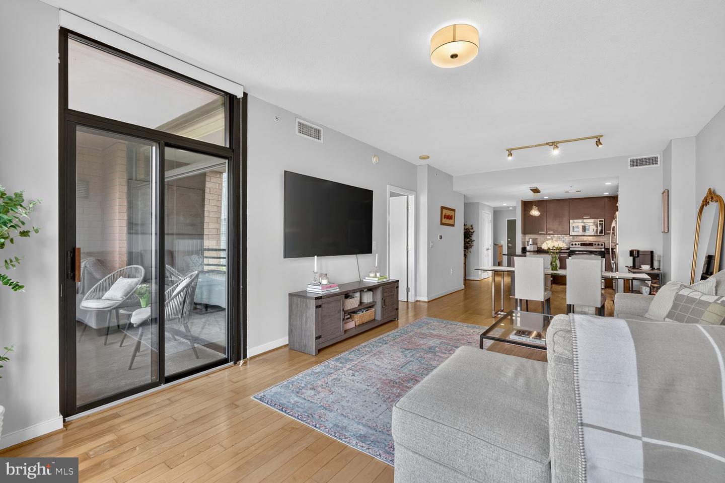 1010 Massachusetts Ave Nw #602 Property Photo 7
