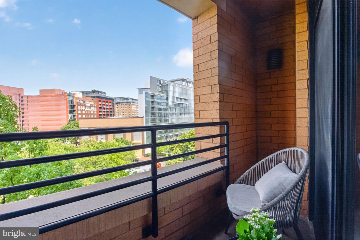 1010 Massachusetts Ave Nw #602 Property Photo 24