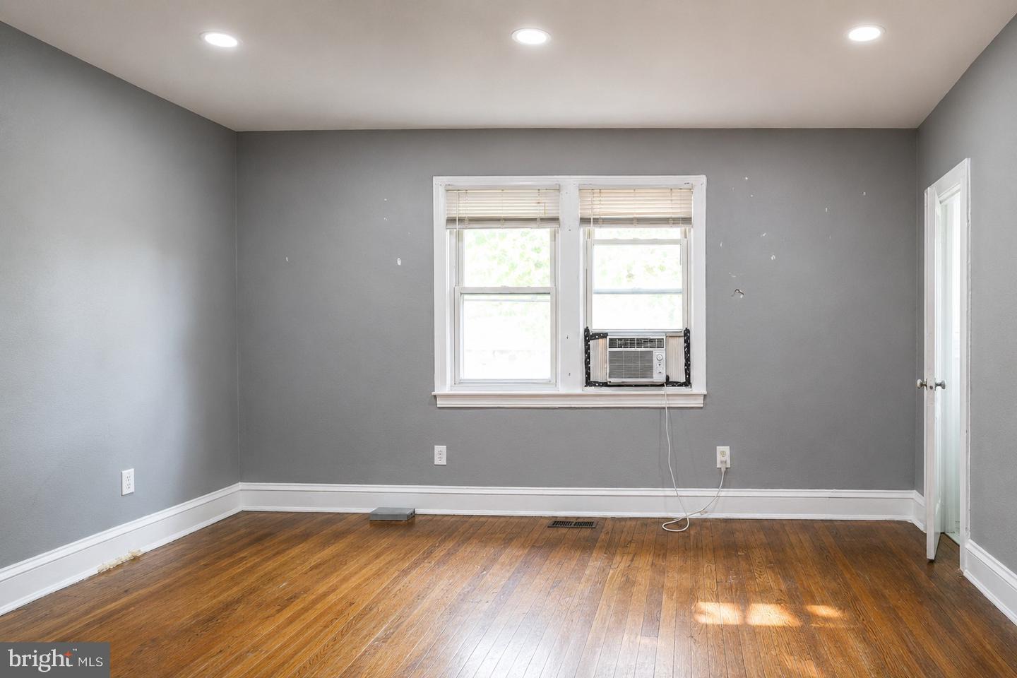 1329 Orren Ne #2 Property Photo 7