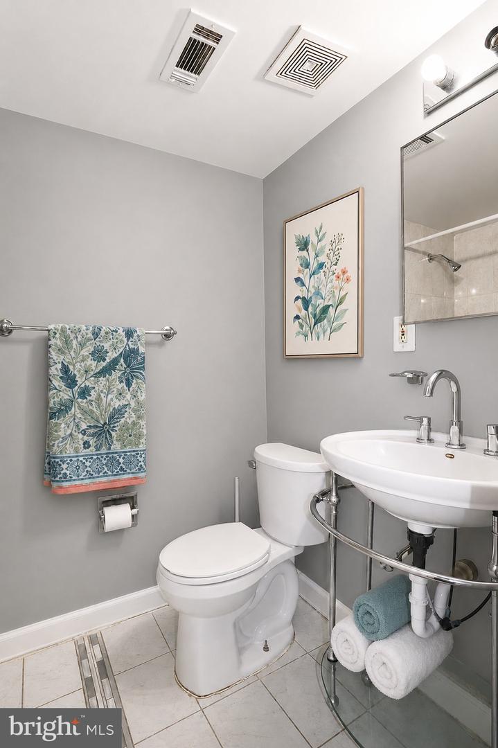 1329 Orren Ne #2 Property Photo 9