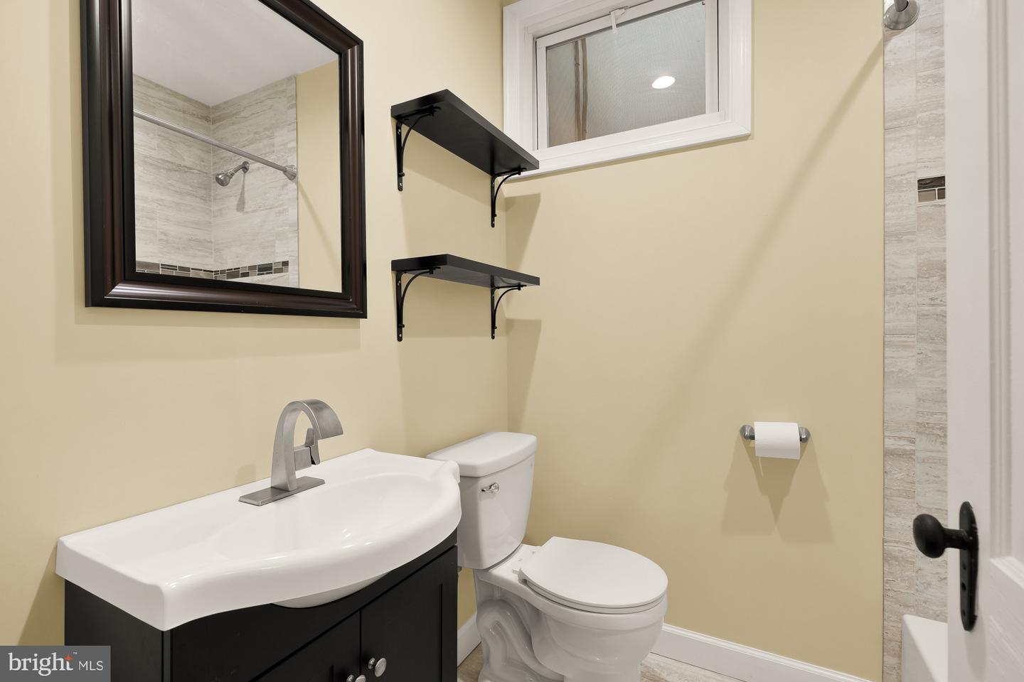 719 Hamlin Street Ne #2 Property Photo 8