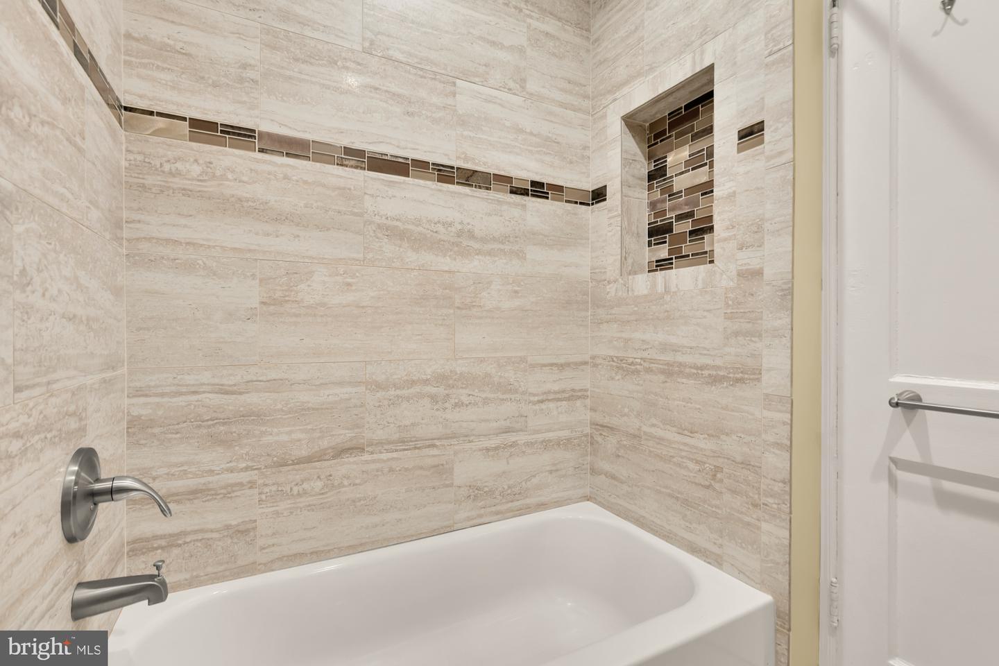 719 Hamlin Street Ne #2 Property Photo 9