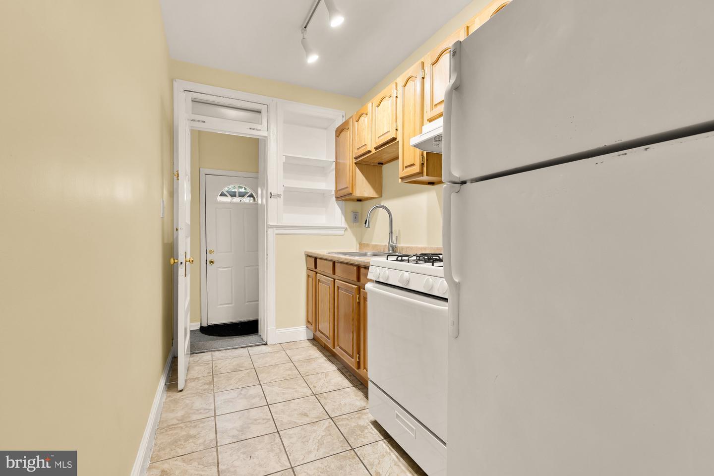 719 Hamlin Street Ne #2 Property Photo 10