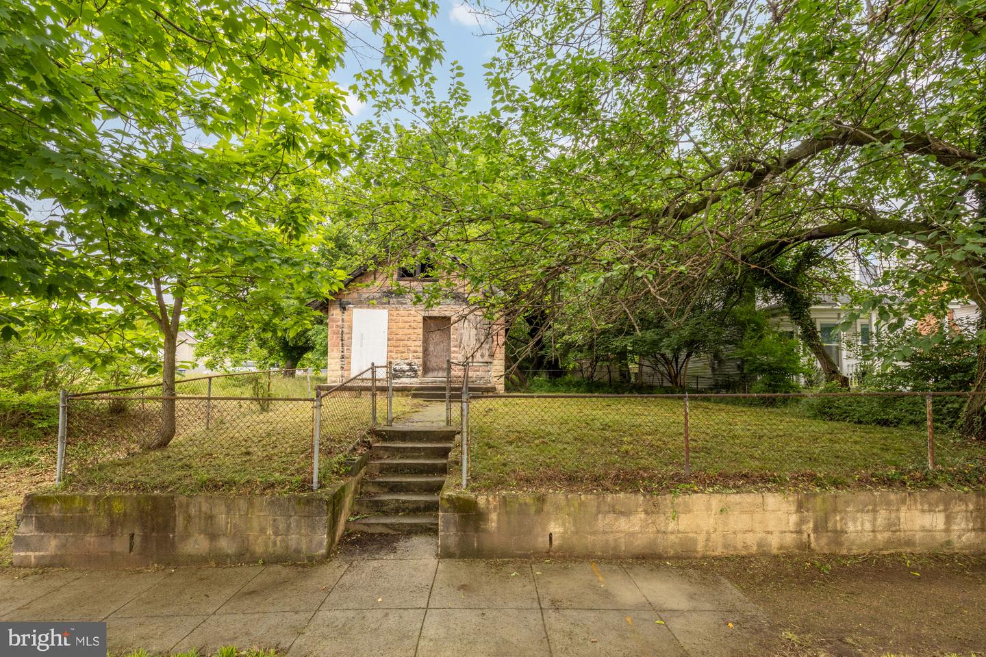 4340 Douglas St Ne Property Photo 2