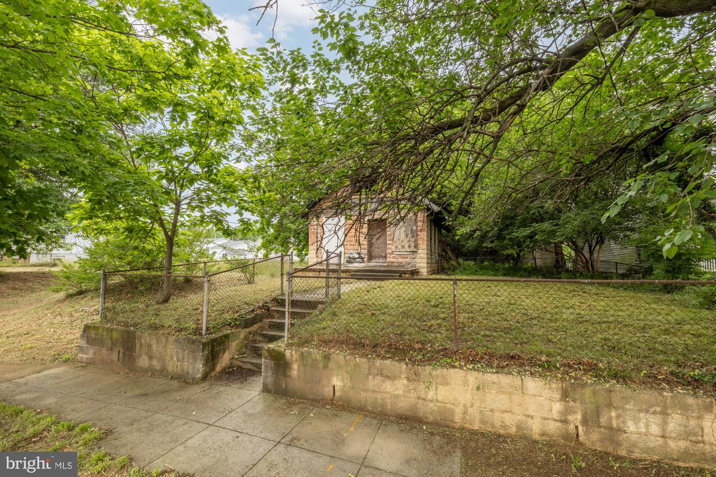 4340 Douglas St Ne Property Photo 3