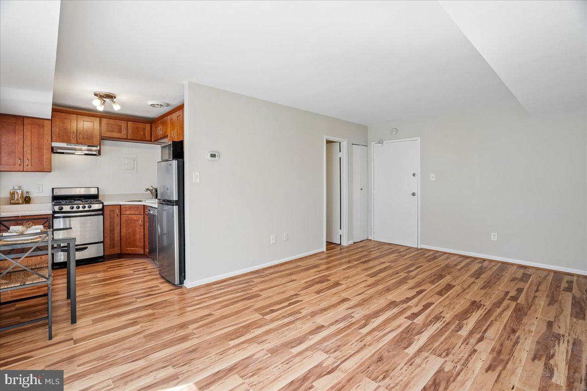 2710 Macomb St Nw #111 Property Photo 8