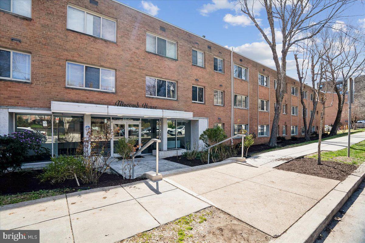 2710 Macomb St Nw #111 Property Photo 24