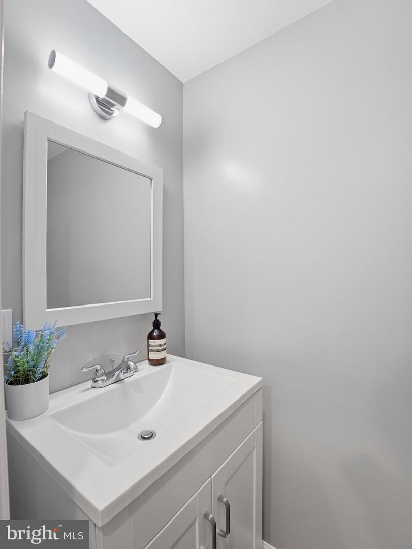 1705 D St Se #1 Property Photo 17