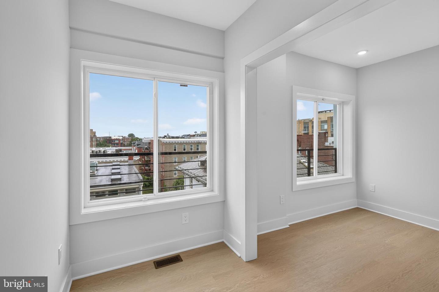 1650 Columbia Rd Nw #201 Property Photo 4
