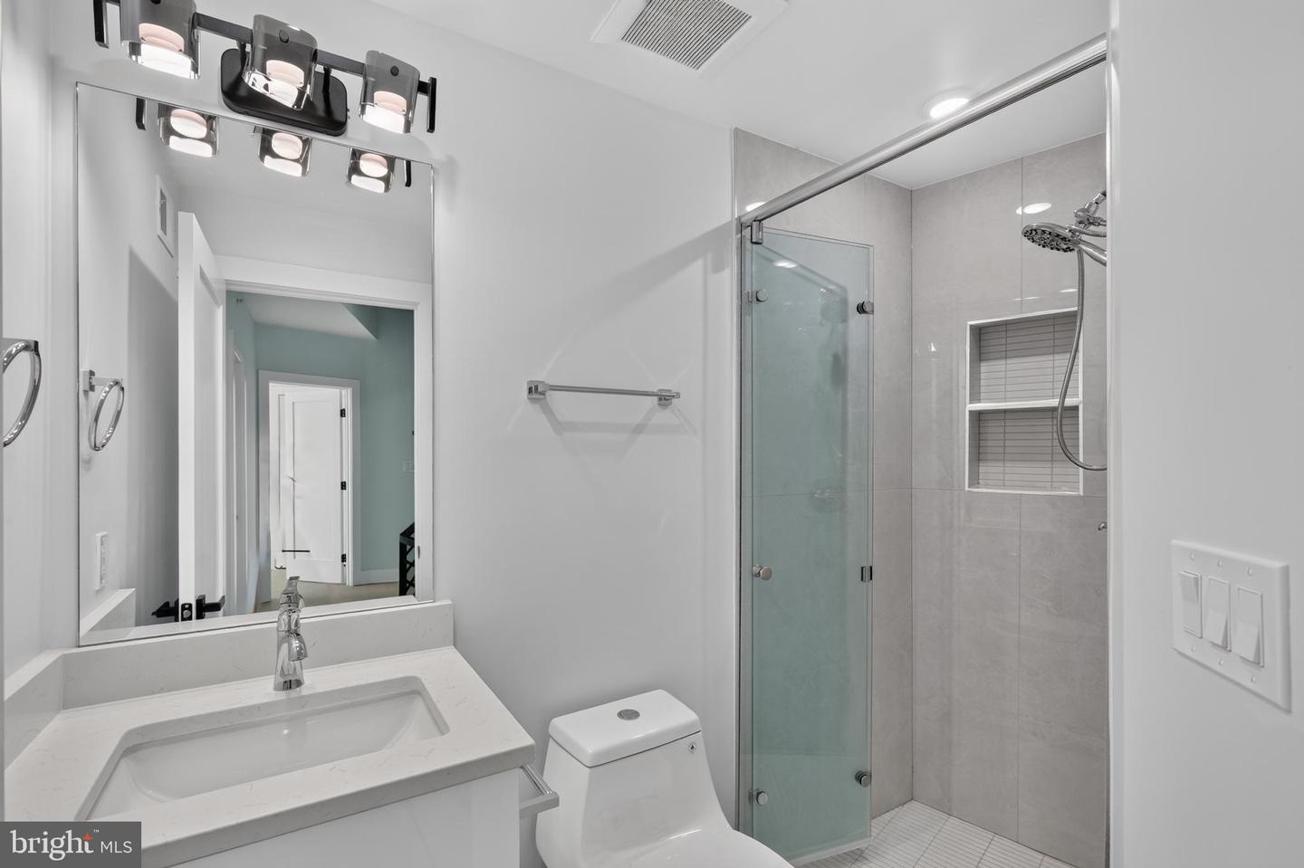 1650 Columbia Rd Nw #201 Property Photo 7