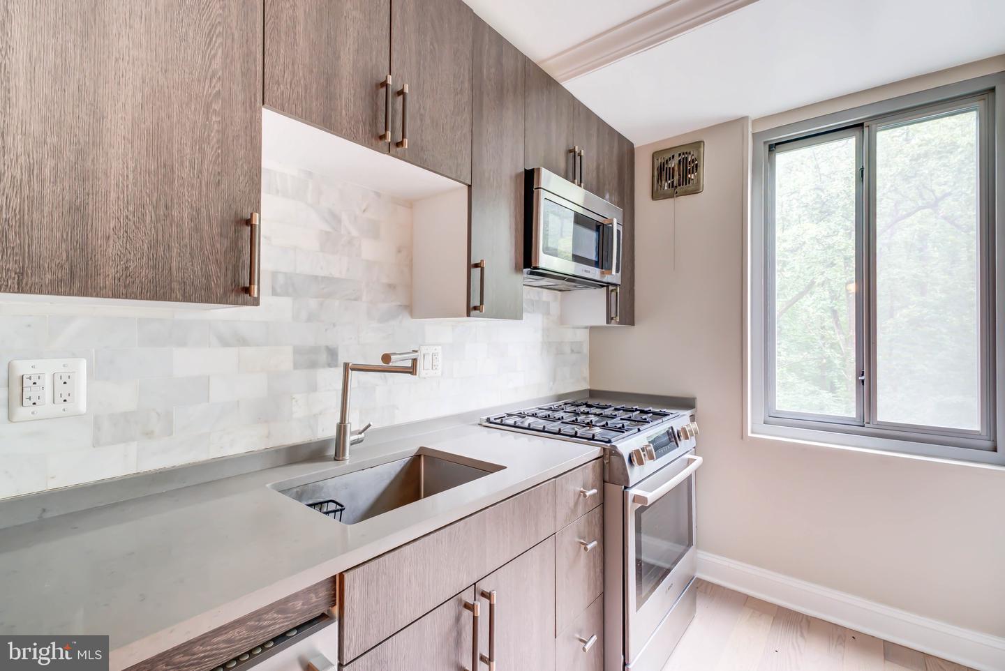 4200 Cathedral Ave Nw #512 Property Photo 4