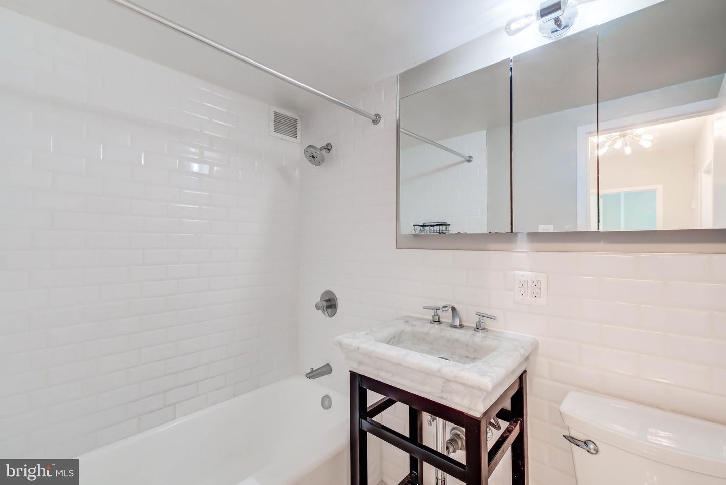 4200 Cathedral Ave Nw #512 Property Photo 17