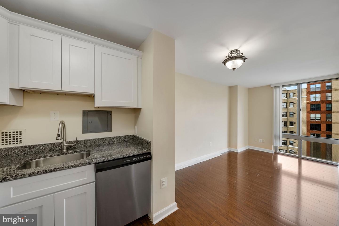 950 Nw 25th St Nw #704-n Property Photo 3