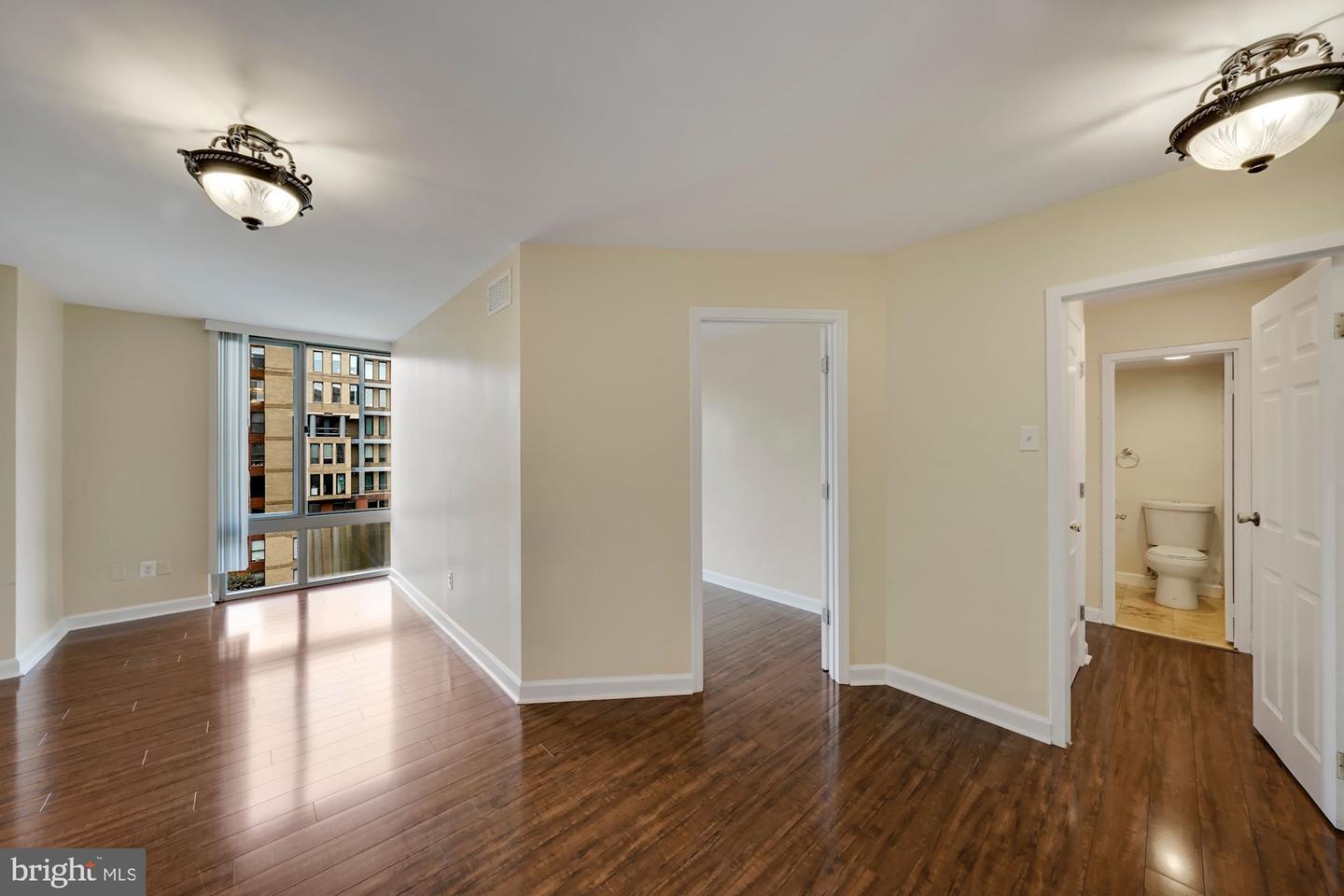 950 Nw 25th St Nw #704-n Property Photo 8