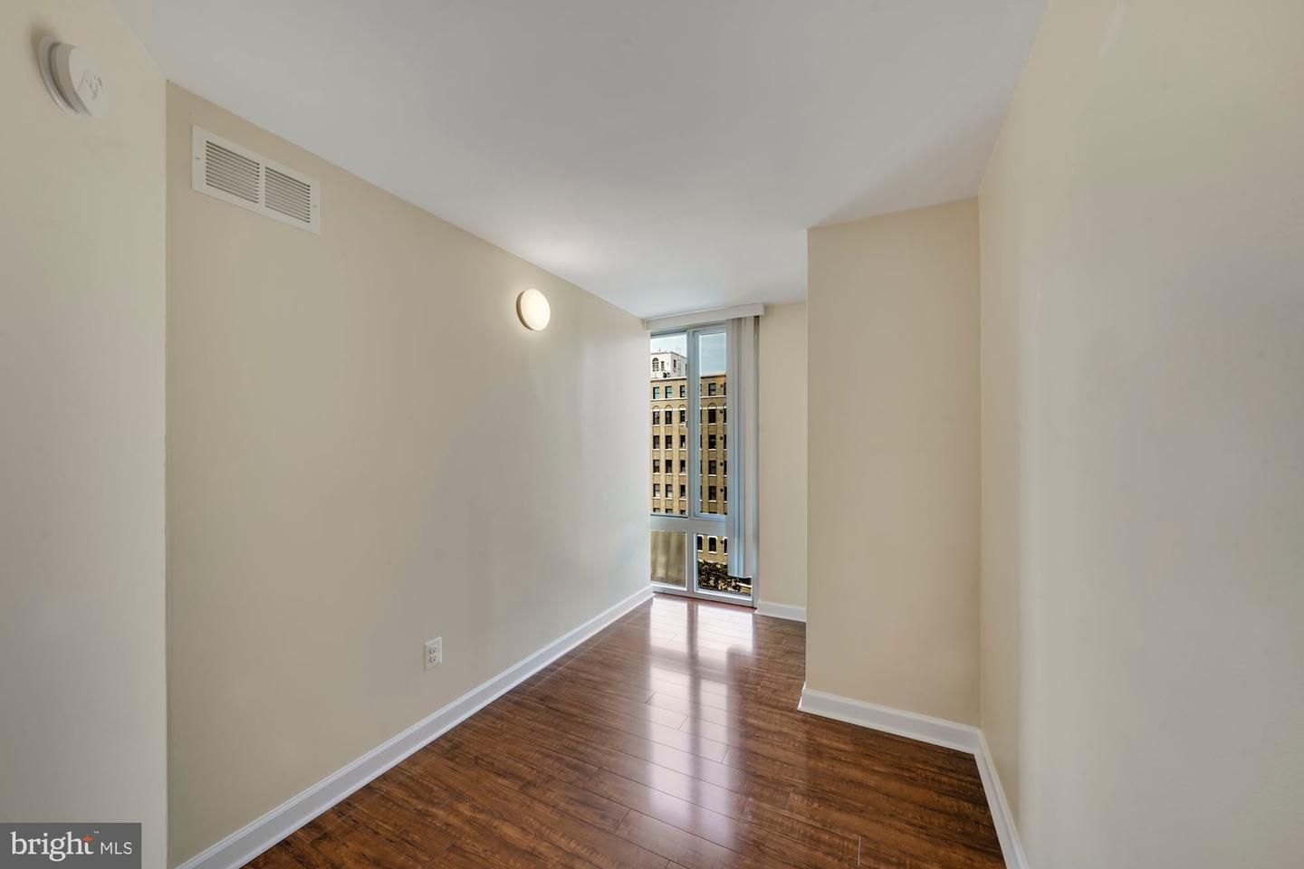 950 Nw 25th St Nw #704-n Property Photo 9
