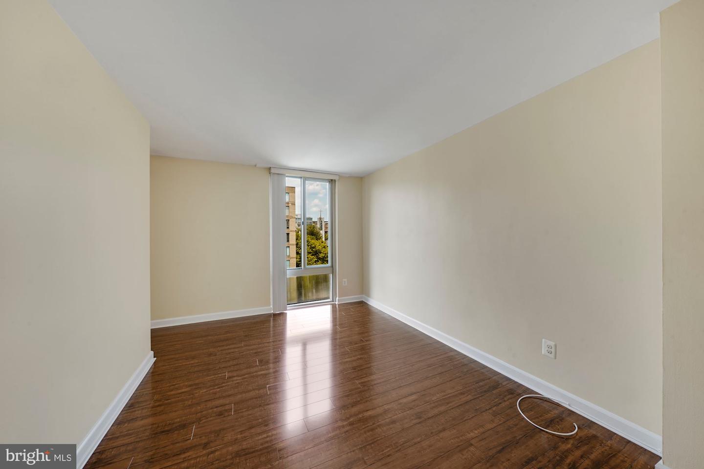950 Nw 25th St Nw #704-n Property Photo 10