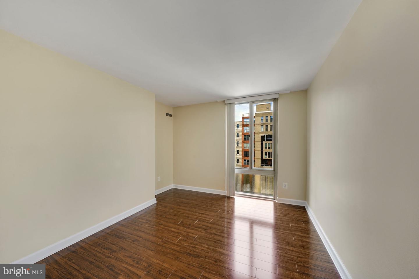 950 Nw 25th St Nw #704-n Property Photo 11