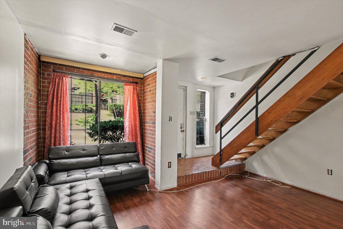 1802 Bryant St Ne Property Photo 2
