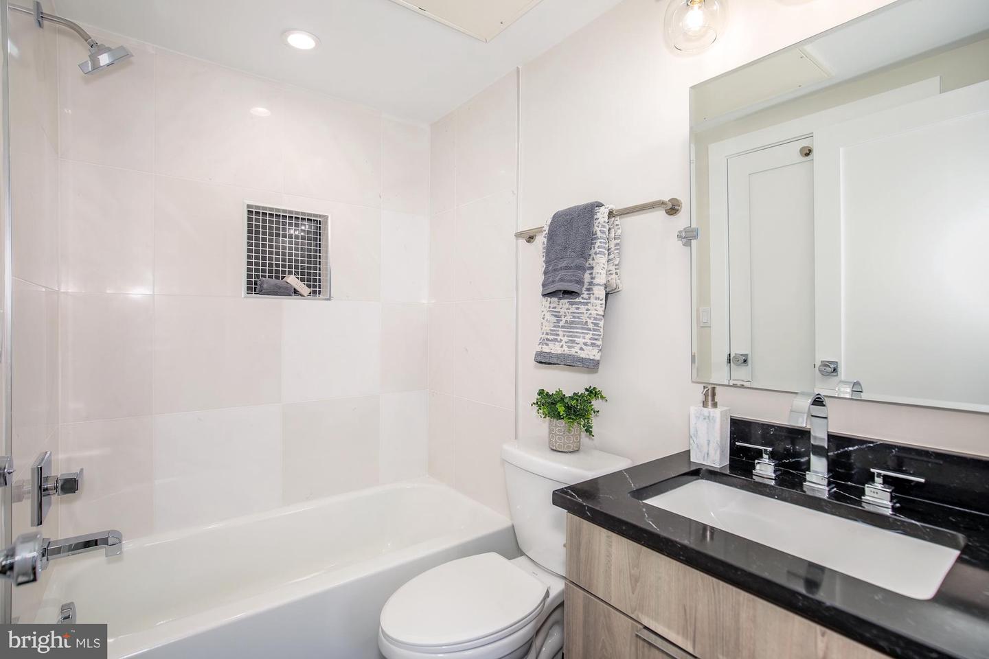 1421 Spring Rd Nw #302 Property Photo 8