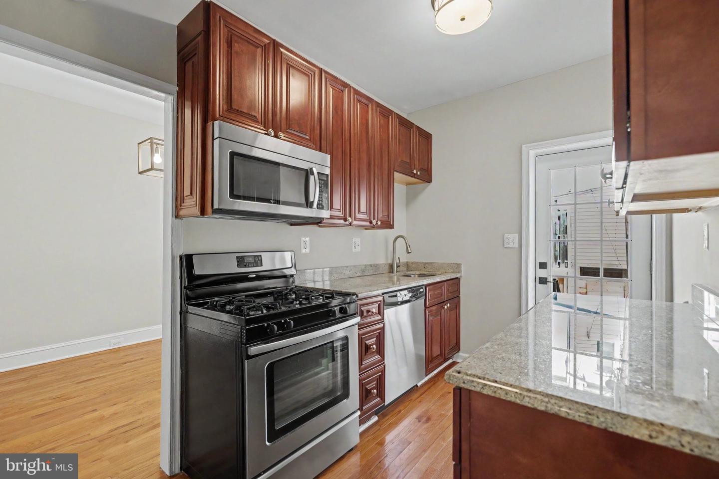 721 Harvard St Nw Property Photo 10