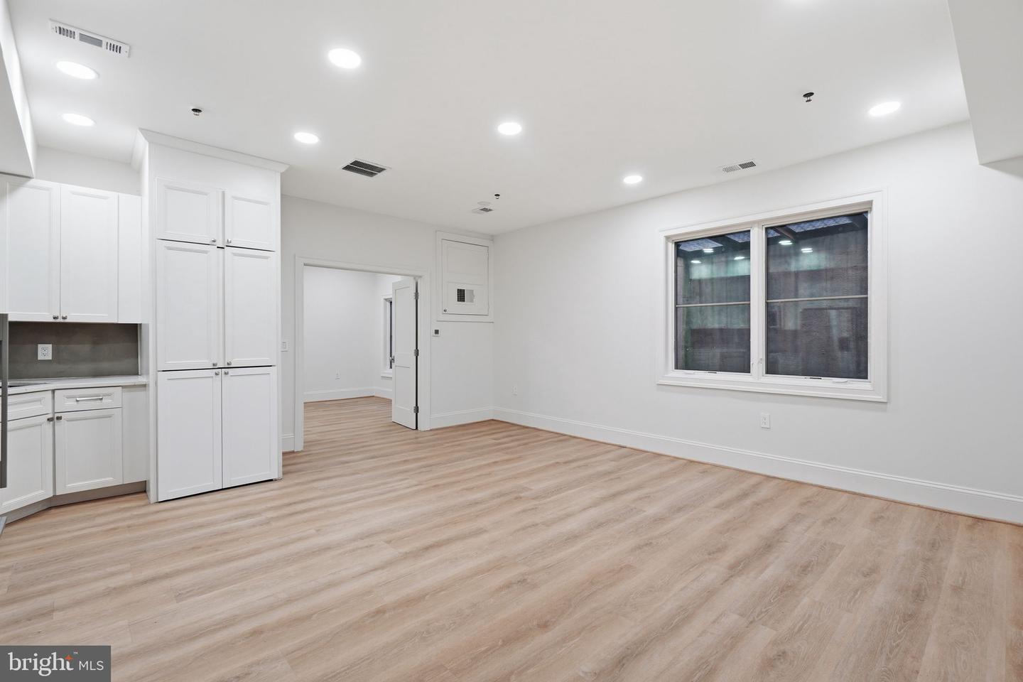 710 E St Se #2 Property Photo 5