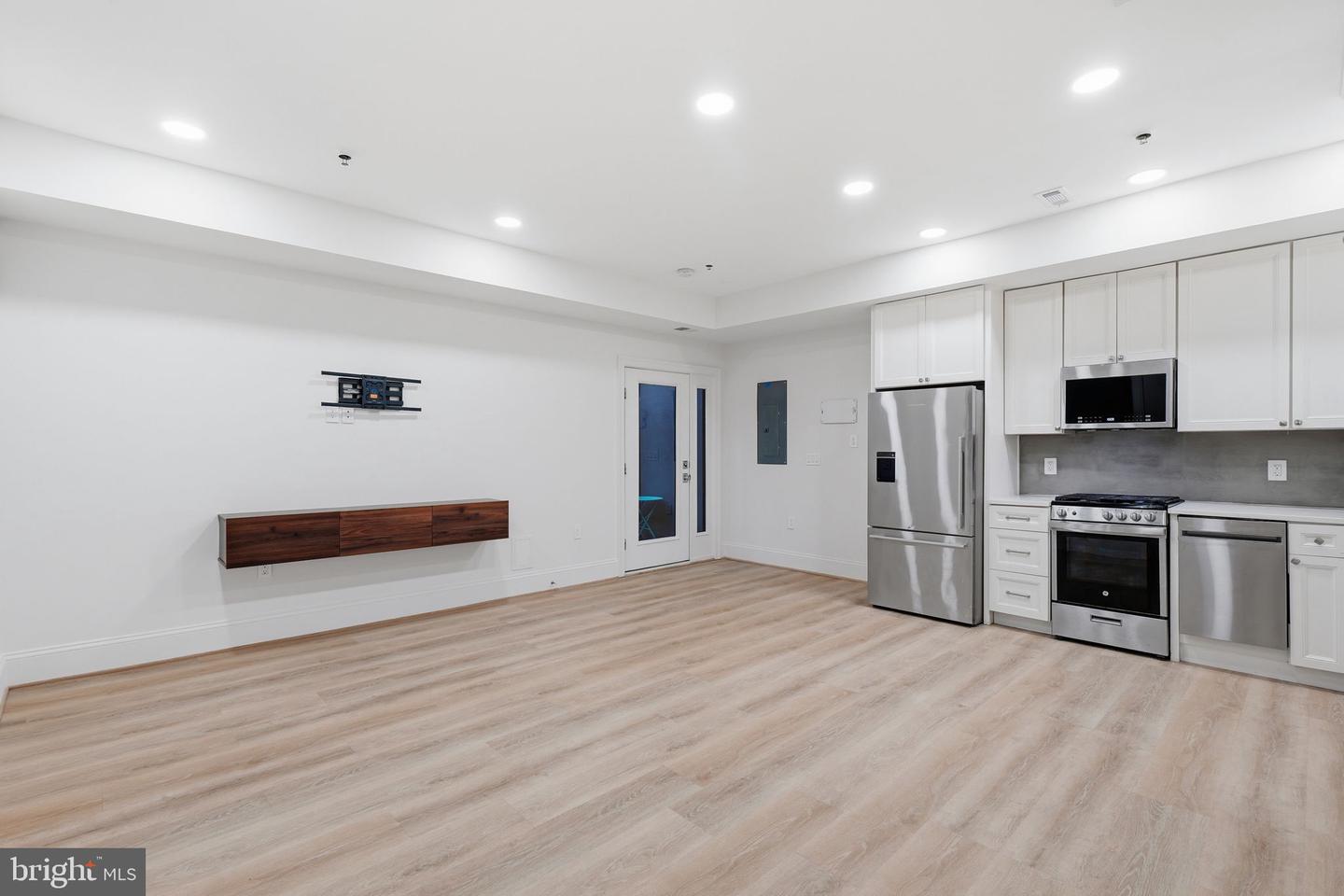 710 E St Se #2 Property Photo 6