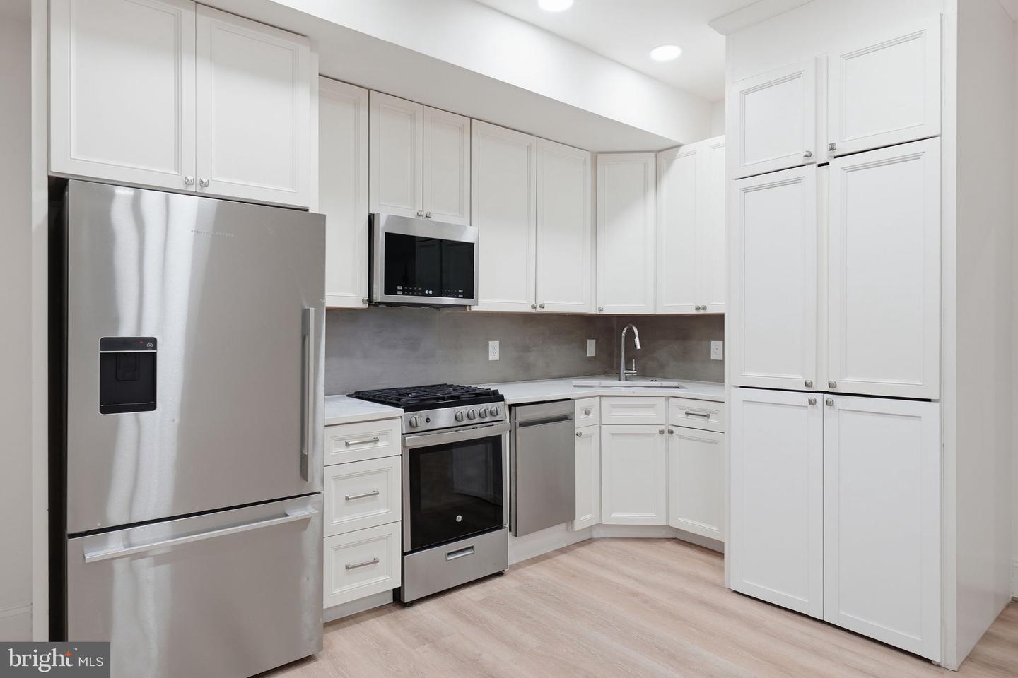 710 E St Se #2 Property Photo 7