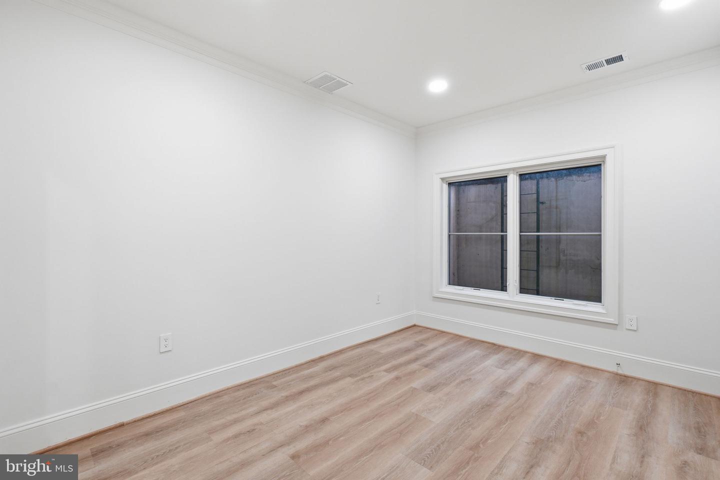 710 E St Se #2 Property Photo 10