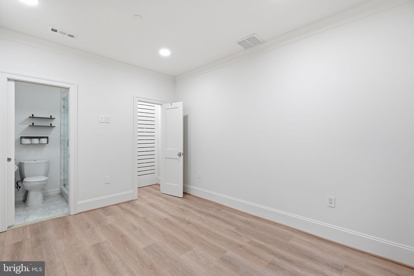 710 E St Se #2 Property Photo 12